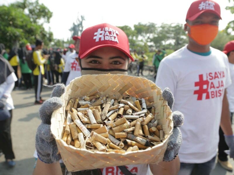 img_pmi_sustainability_world_clean_up_day_indonesia_cigarette_butts