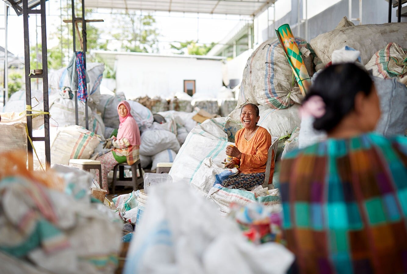 Indonesia-recycling-women-web