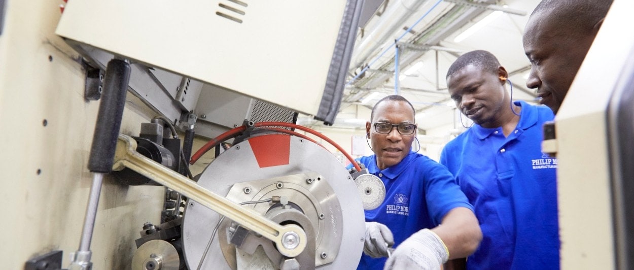 employees-operating-machinery-facility-senegal