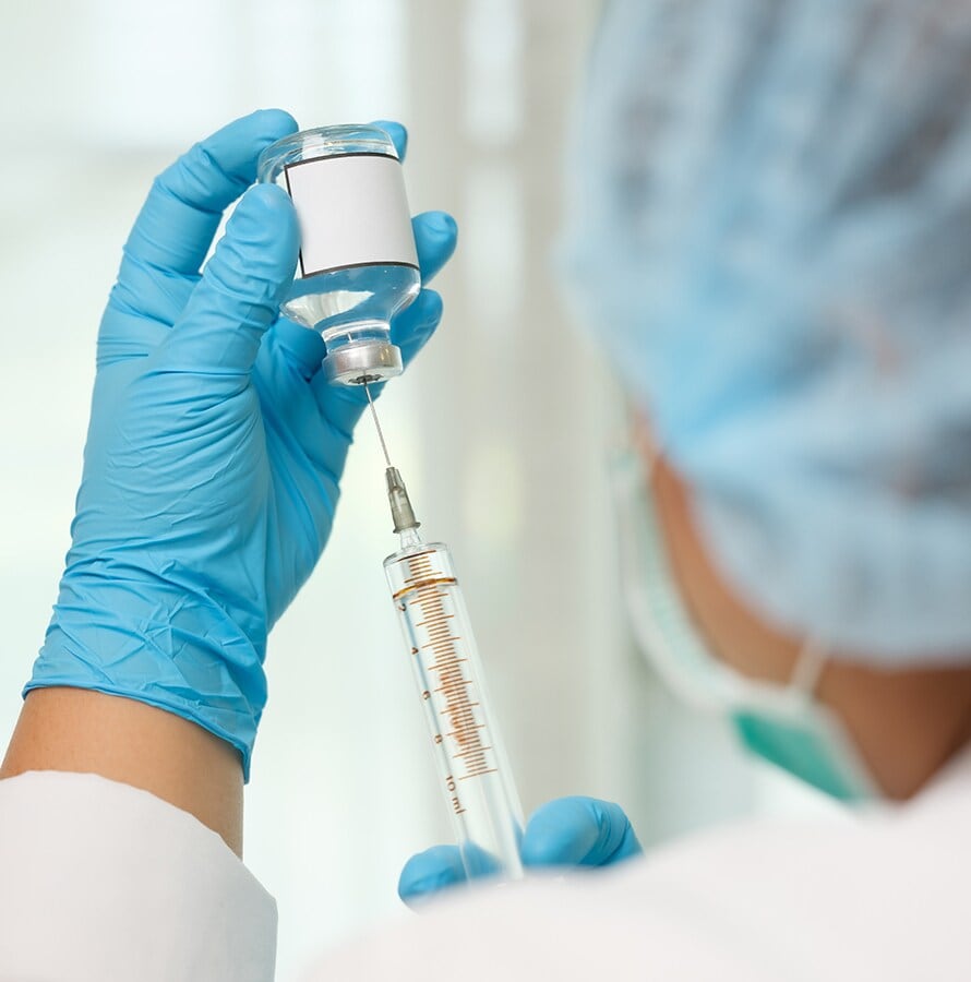 filling-syringe-with-medicine