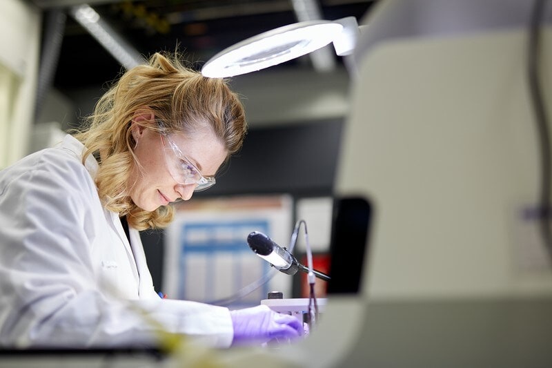 female scientist PMI Cube Neuchatel R&amp;D