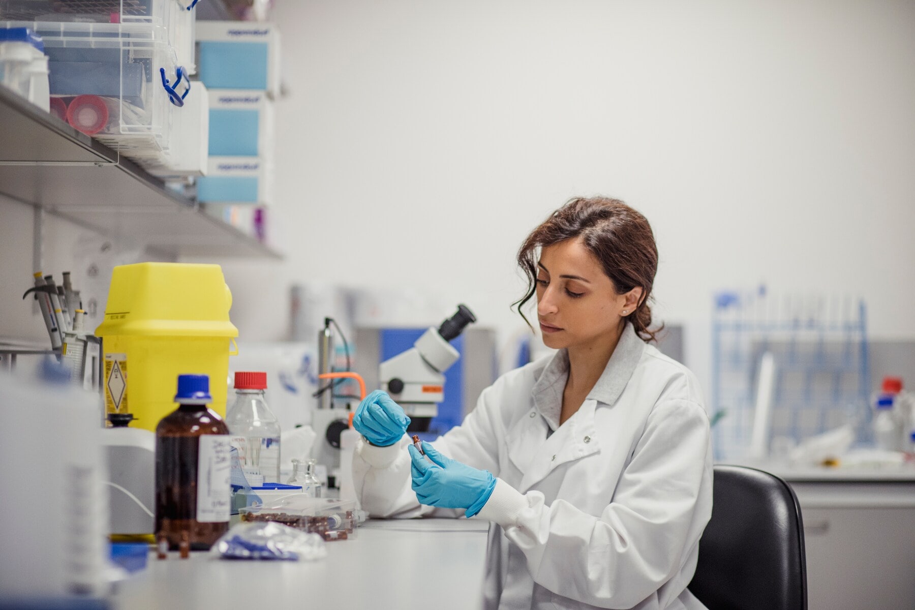 scientists-in-a-laboratory scientists-in-a-laboratory