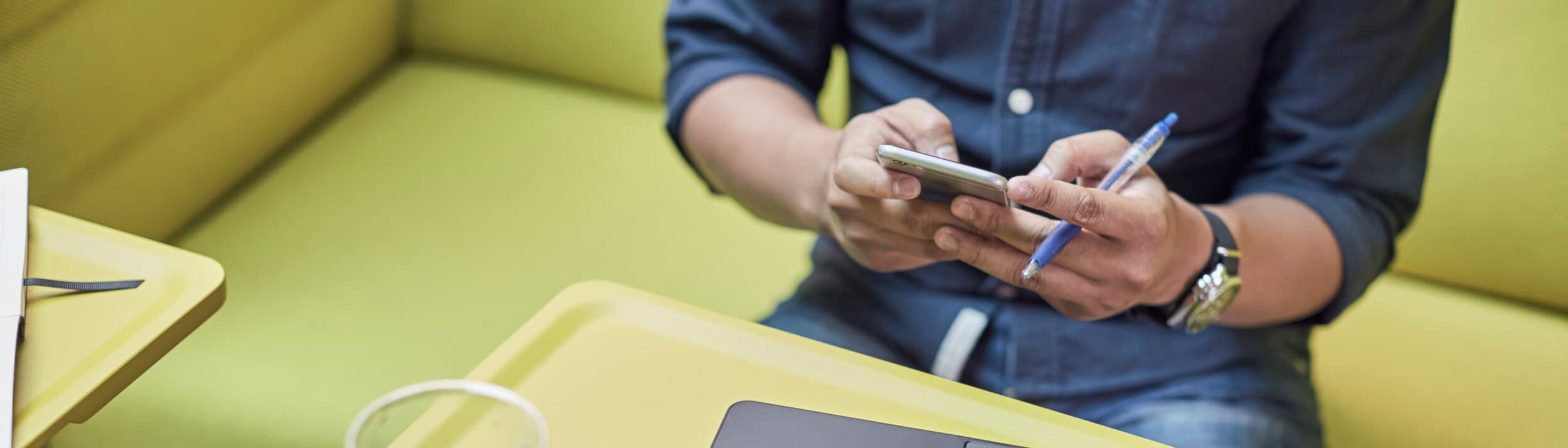 Sitting atrium laptop banner