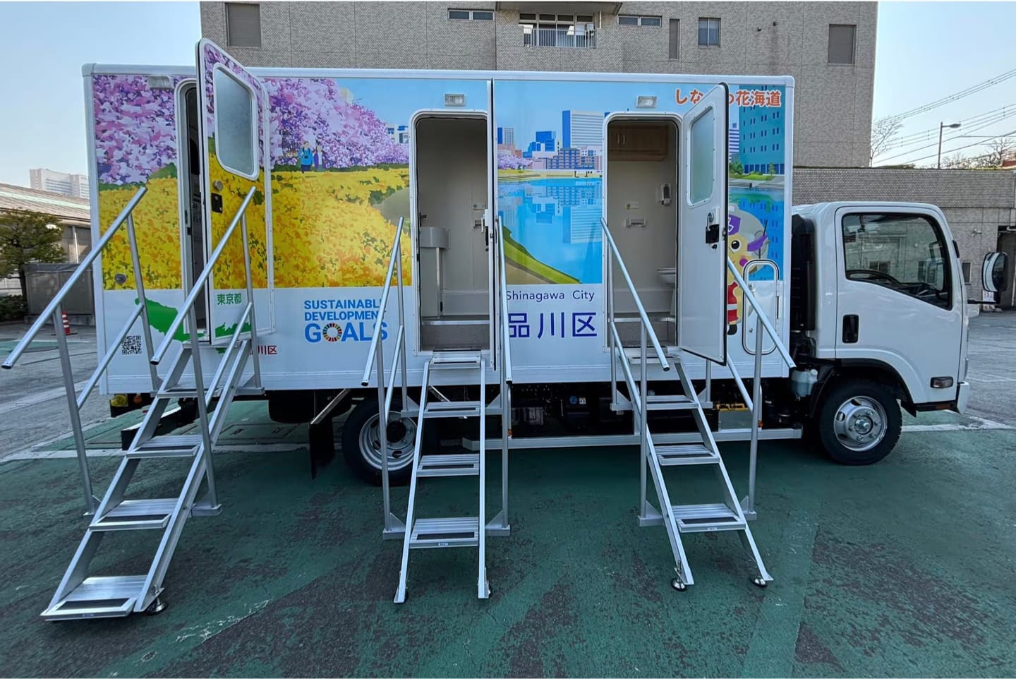 T（Toilet）：衛生環境確保のトイレトレーラーや持ち運び可能な簡易トイレ「ラップポン」を整備。