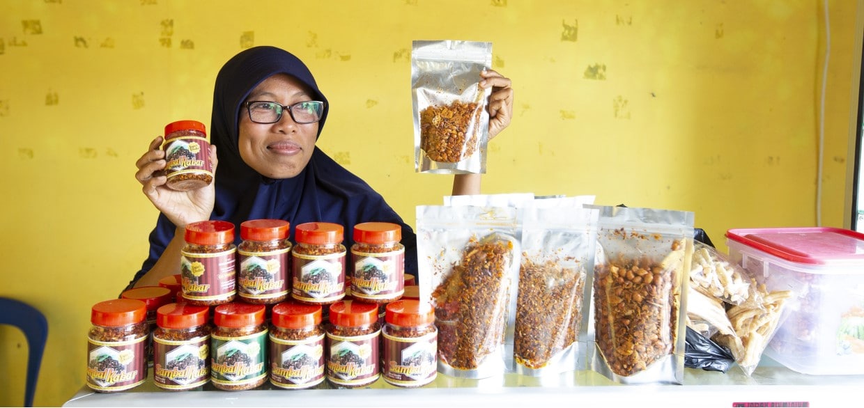 woman indonesia PMI community support