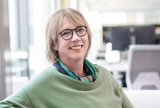 Silke Muenster sitting 1780x1200