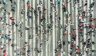 people-crossing-road-thumbnail