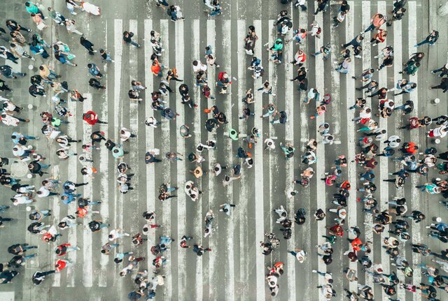 people-crossing-road-web