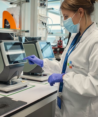 Female scientist in a laboratory