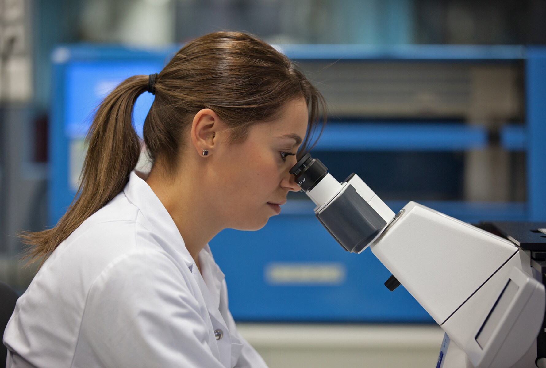 Scientist Neuchatel microscope article highlight