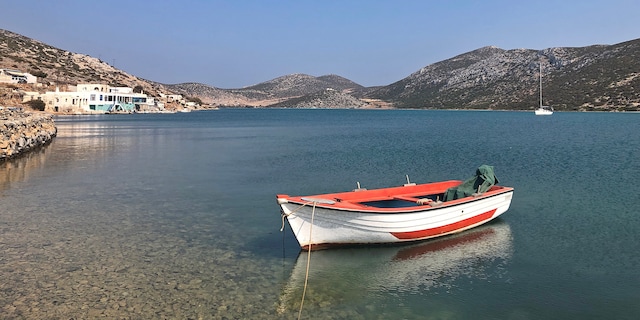 Astypalea boat in the bay 2000x1000