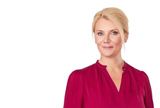 Stacey Kennedy right 1780x1200 B